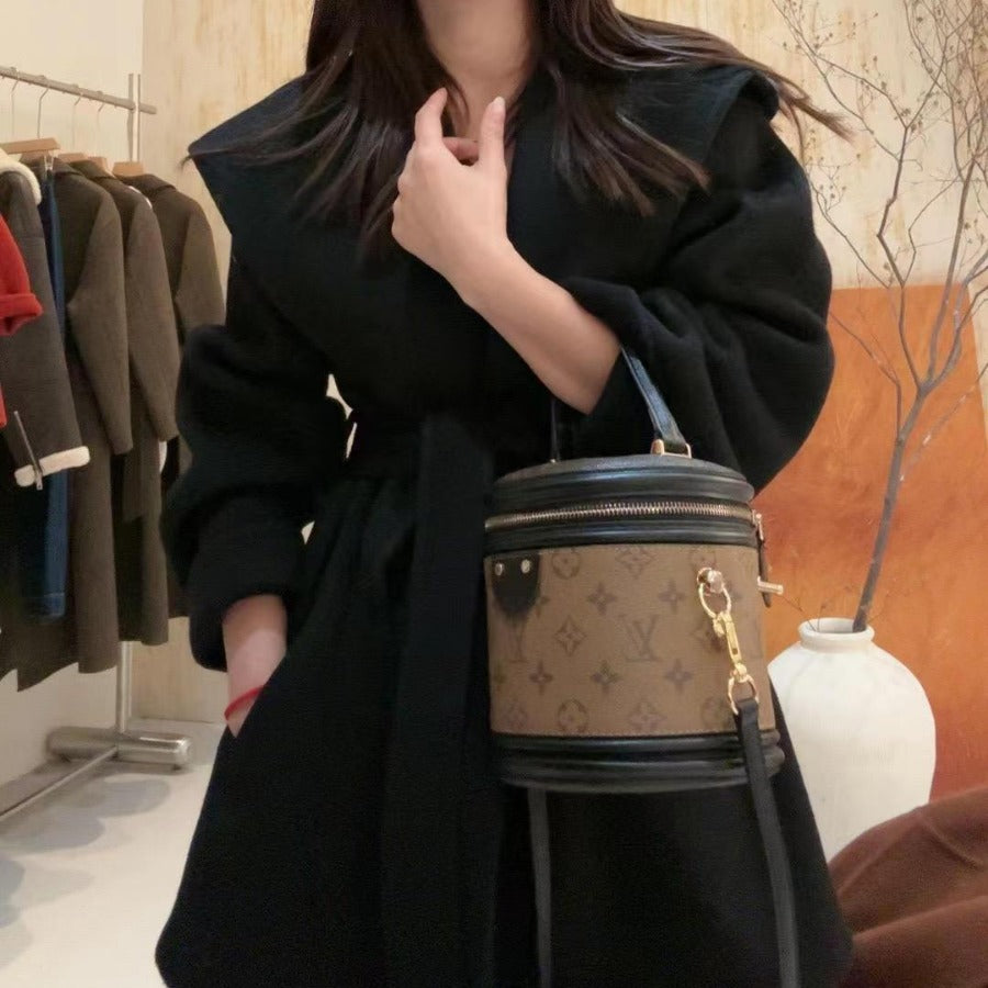 Damen Kurzer Wollmantel mit Taillengürtel und Oversize-Ärmeln Nord Taschen