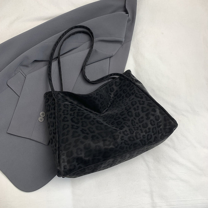Damen Hobo-Tasche aus weichem Wildleder mit elegantem Leopardenmuster Nord Taschen