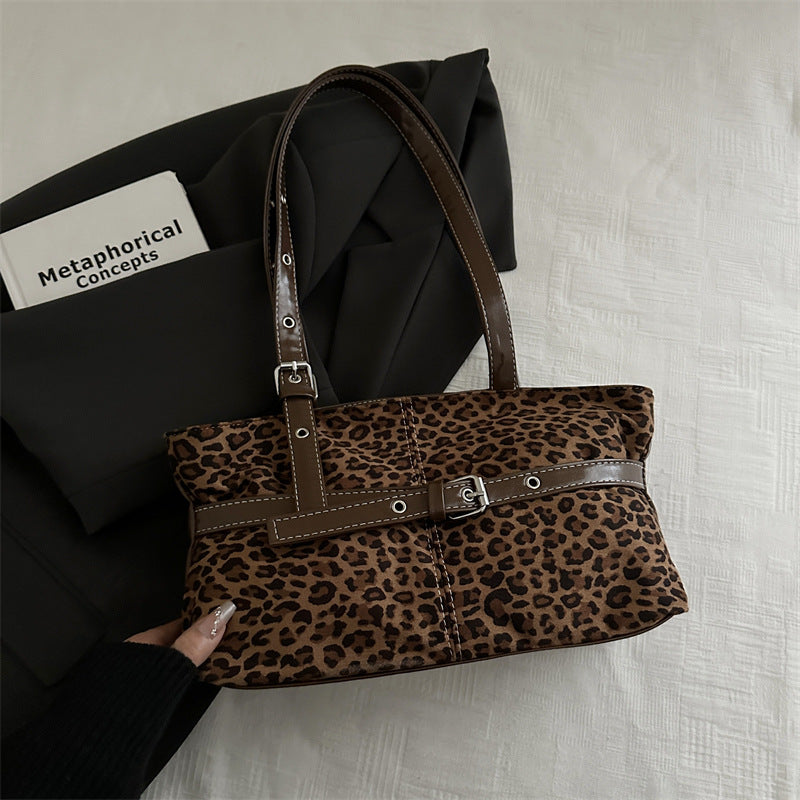 Damen Hobo-Tasche mit elegantem Leo-Design und praktischen Fächern Nord Taschen