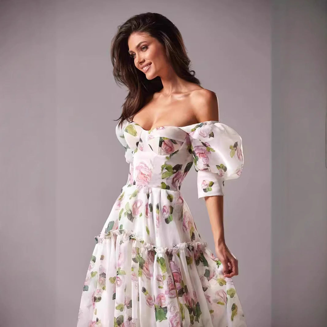 Damen Elegantes Maxikleid mit schulterfreien Rüschenärmeln und floralen Akzenten