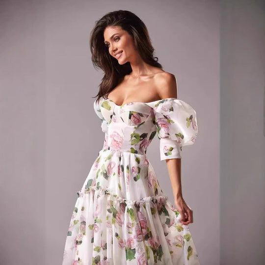 Damen Elegantes Maxikleid mit schulterfreien Rüschenärmeln und floralen Akzenten