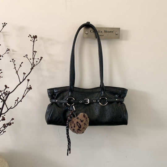 Damen elegante Handtasche mit charmantem Kuschelanhänger Nord Taschen