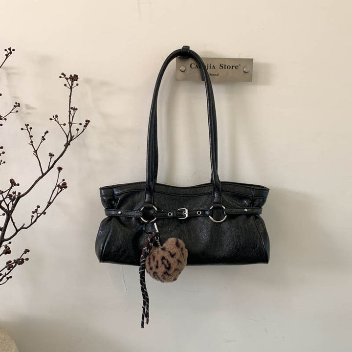 Damen elegante Handtasche mit charmantem Kuschelanhänger Nord Taschen
