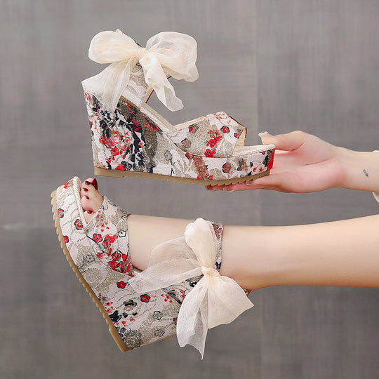 Damen Wedge-Sandaletten mit floralem Design und dekorativem Schleifendetail