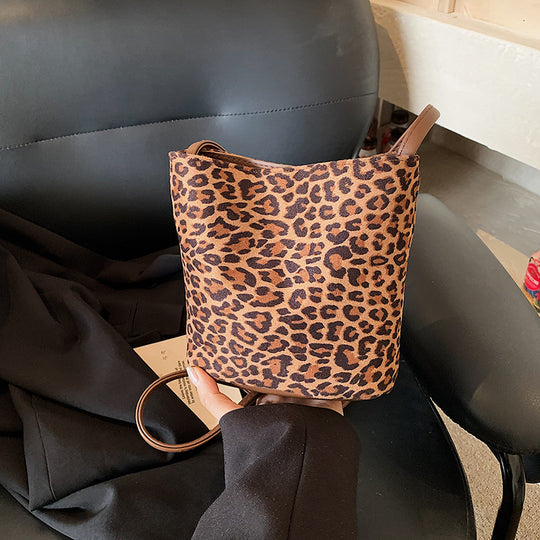 Damen Mini-Tasche aus weichem Wildleder mit verstellbarem Trageriemen Nord Taschen