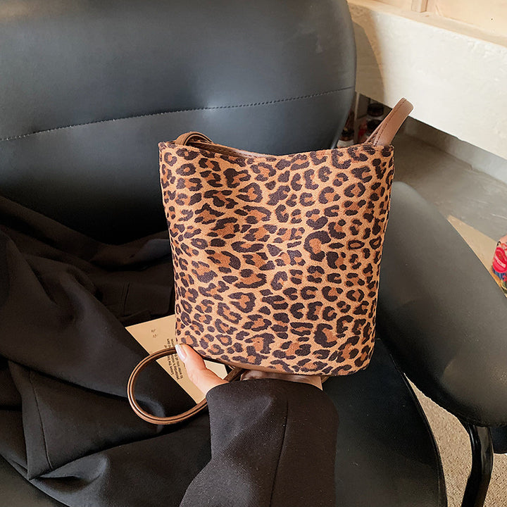 Damen Mini-Tasche aus weichem Wildleder mit verstellbarem Trageriemen Nord Taschen