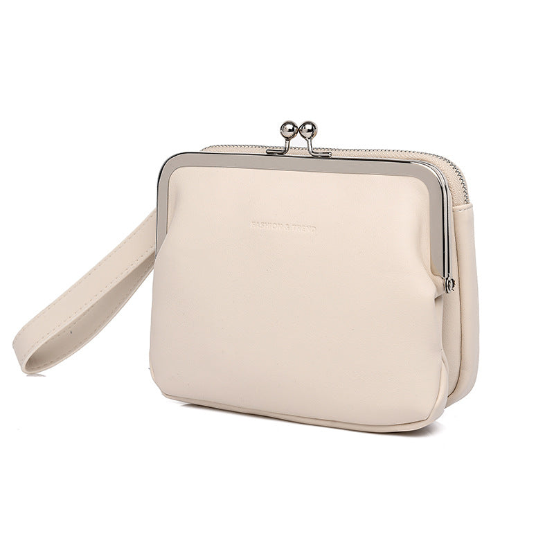 Damen Clutch mit dekorativem Metallverschluss Nord Taschen