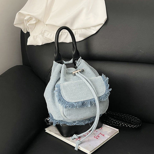 Damen Denim Rucksack mit verspielten Fransen und praktischen Trageoptionen Nord Taschen