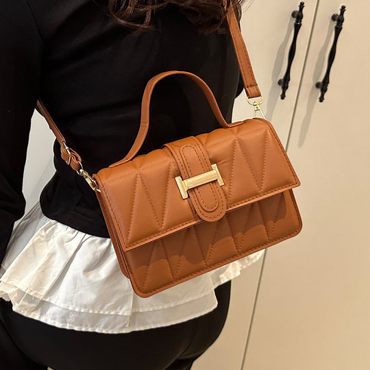 Damen Handtasche mit gestepptem Design und elegantem Klappverschluss Nord Taschen