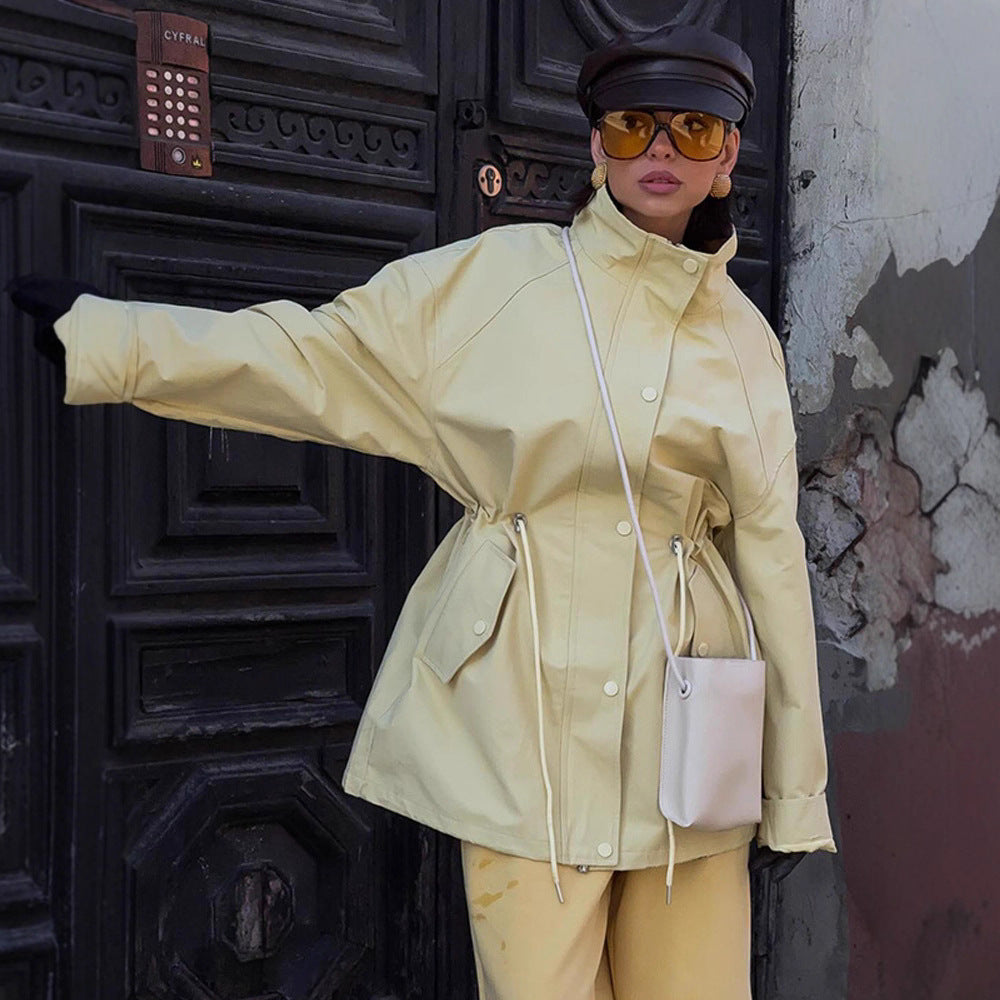 Damen Oversize Regenjacke mit Tunnelzug-Taillierung, hohem Stehkragen & Pattentaschen Nord Taschen