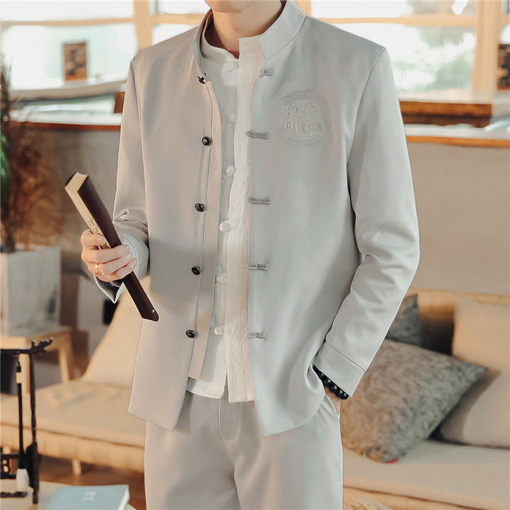 Herren asiatisch inspirierte Mandarinjacke mit Stehkragen, Knotenknopfleiste und tonalem Stick-Emblem Nord Taschen