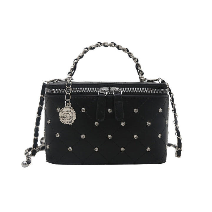 Damen stilvolle Handtasche mit ausgestelltem Design und Kettenverzierung Nord Taschen