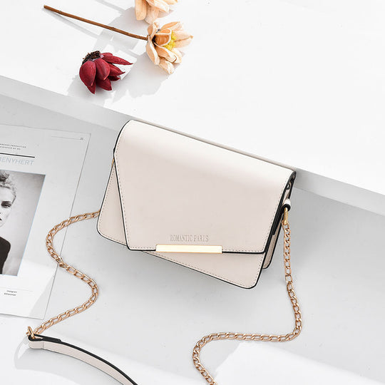 Damen elegante Umhängetasche mit feinem Kettendetail und praktischem Innenfach Nord Taschen