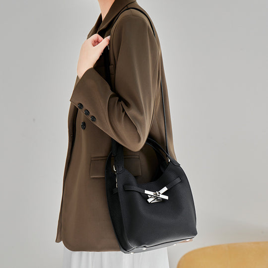 Damen Hobo-Tasche mit elegantem Kettenverschluss und hochwertiger Lederoberfläche Nord Taschen
