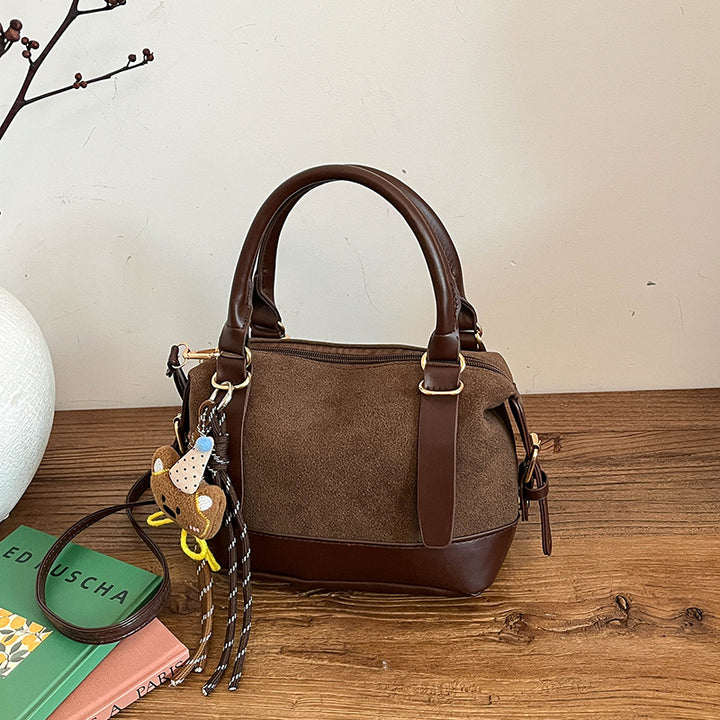 Damen Handtasche mit charmantem Tier-Anhänger und zwei Trageoptionen Nord Taschen