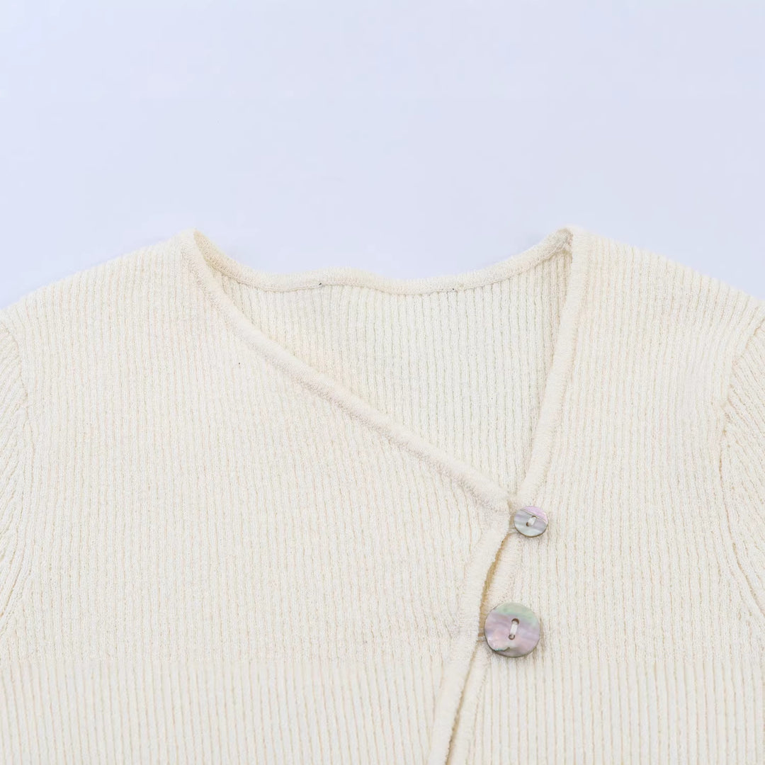 Damen Asymmetrischer Feinstrick-Cardigan mit Perlmuttknöpfen und gerippter Struktur Nord Taschen