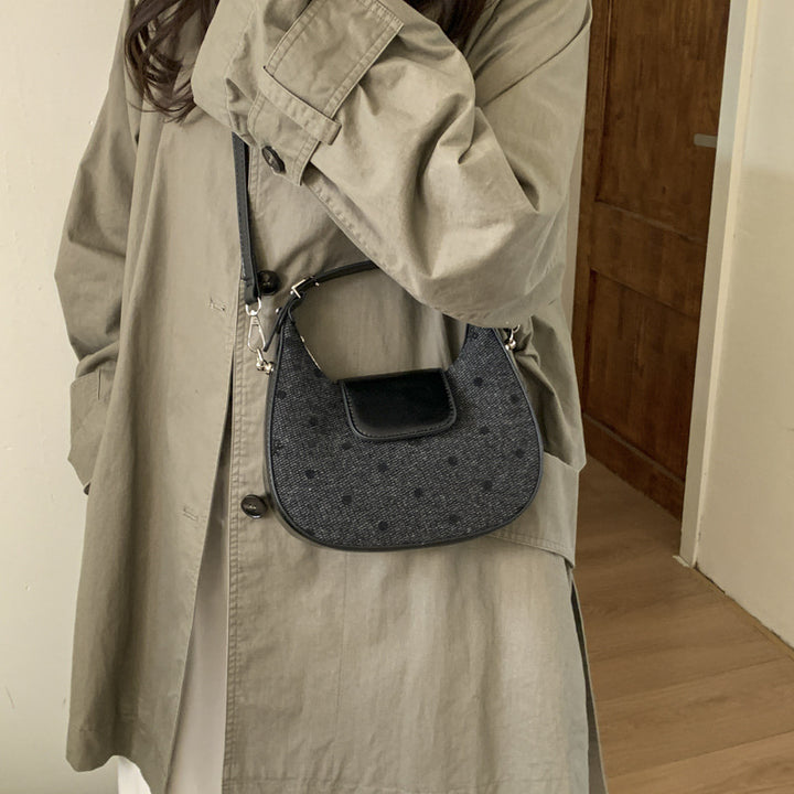 Damen Hobo-Tasche aus strukturiertem Material mit eleganten Details Nord Taschen