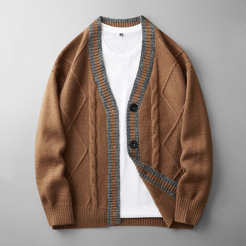Herren Strickcardigan mit Zopfmuster, V-Ausschnitt und Kontrastkante Nord Taschen