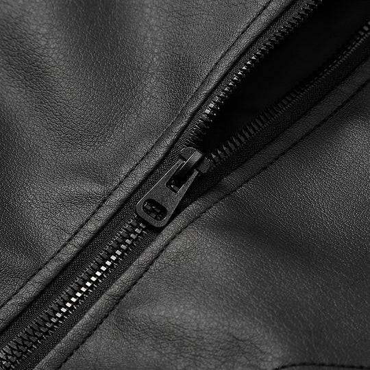Herren Lederbomberjacke mit schmalem Stehkragen, verdecktem Reißverschluss und minimalistischen Ziernähten Nord Taschen