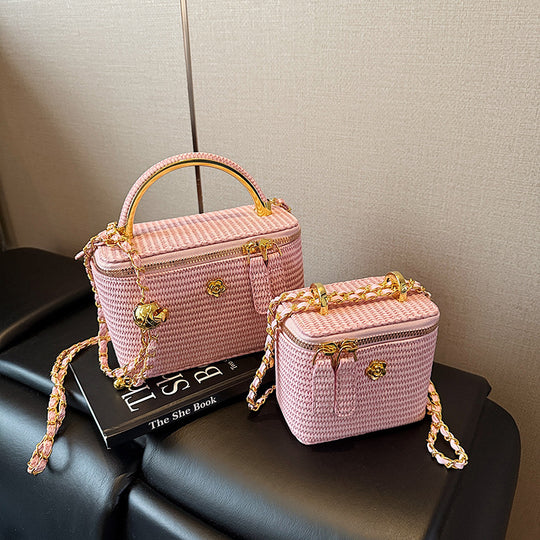 Damen modische Handtasche im strukturierten Design mit goldenen Akzenten Nord Taschen