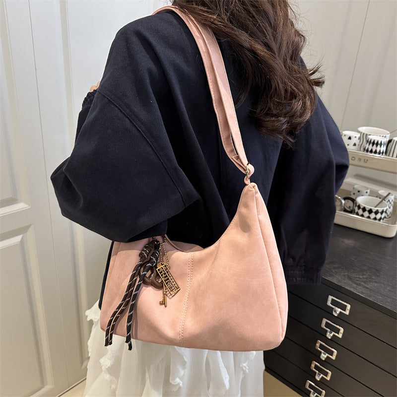Damen Schultertasche mit modischem Anhänger Nord Taschen