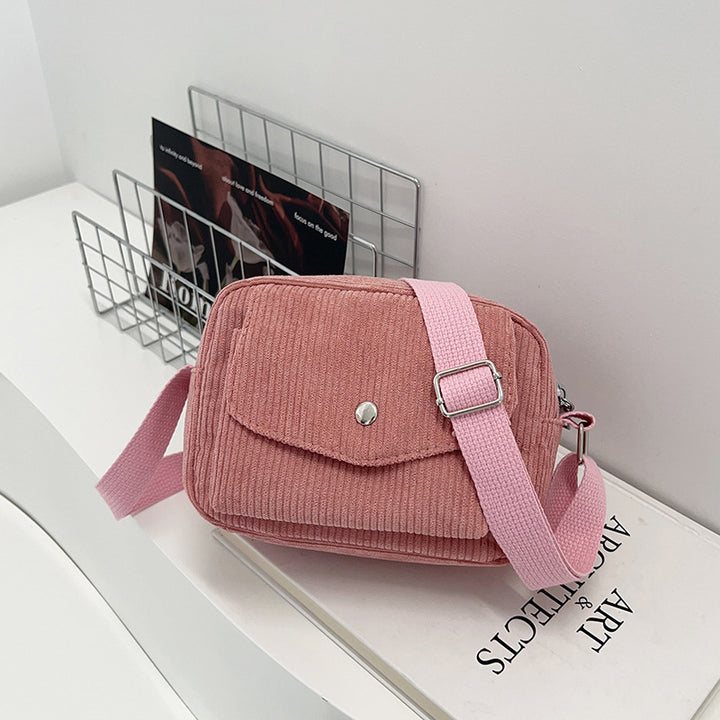 Damen Umhängetasche mit strukturierter Cord-Oberfläche und praktischem Klappenverschluss Nord Taschen