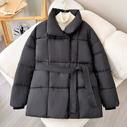 Damen nan taillierte Steppjacke mit breitem Stehkragen, gesteppter Bindegürtel und Rippenbündchen Nord Taschen