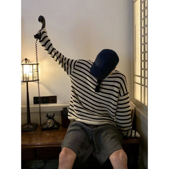 Unisex Grobgestrickter Oversized Ajour-Pullover mit Streifenmuster und V-Ausschnitt Nord Taschen
