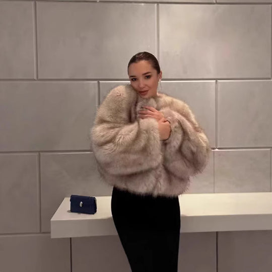 Damen Cropped Kunstpelz‑Bomber mit rundem Ausschnitt, weich fallendem Hochflor und kastiger Silhouette Nord Taschen