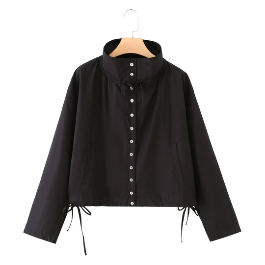 Damen kurzgeschnittene Blousonjacke mit hohem Stehkragen, Knopfleiste und Tunnelzug Nord Taschen
