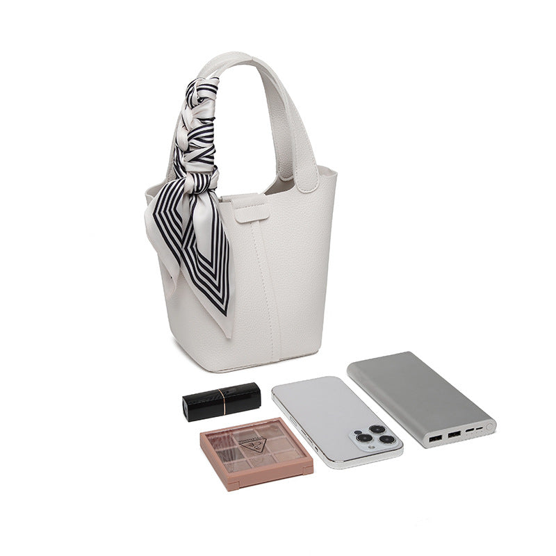Damen Henkeltasche mit modischem Seidentuch und praktischem Schulterriemen Nord Taschen