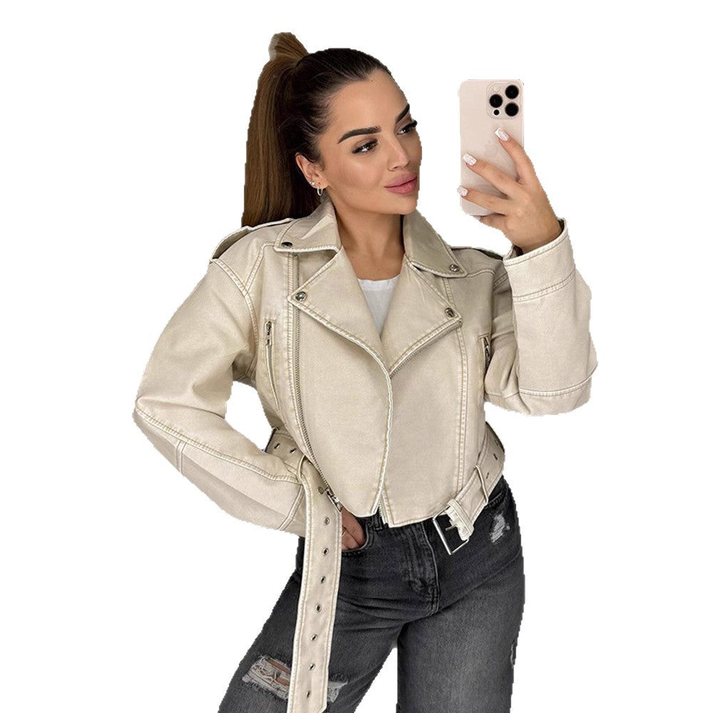 Damen Kurzschnitt Bikerjacke aus veganem Kunstleder mit breitem Taillengürtel und sichtbaren Ziernähten Nord Taschen