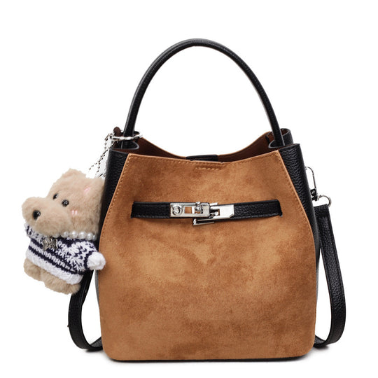 Damen modische Handtasche mit kuscheligem Teddy-Anhänger Nord Taschen