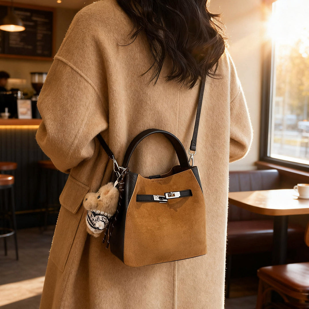 Damen modische Handtasche mit kuscheligem Teddy-Anhänger Nord Taschen