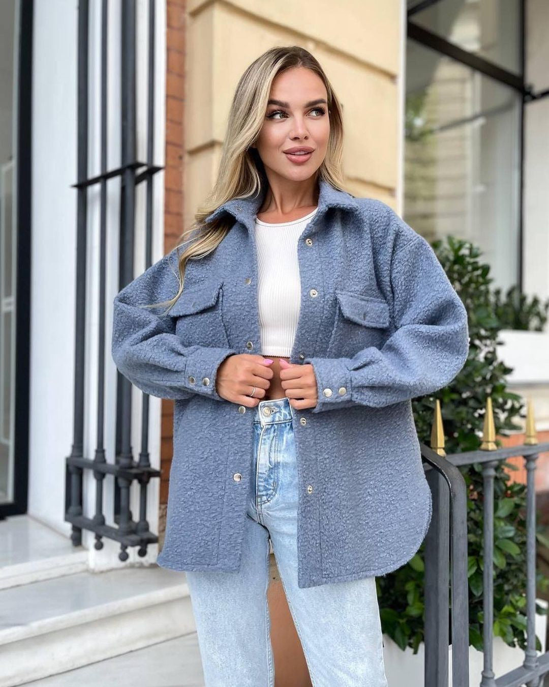 Damen Oversized Teddy-Übergangsjacke mit Brusttaschen und Druckknöpfen Nord Taschen