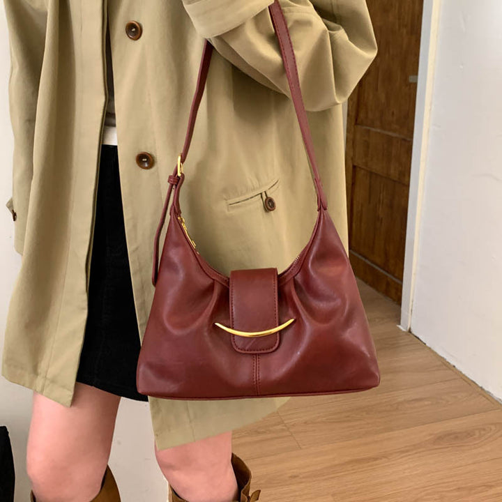 Damen Hobo-Tasche aus geschmeidigem Leder mit dekorativem Verschluss Nord Taschen