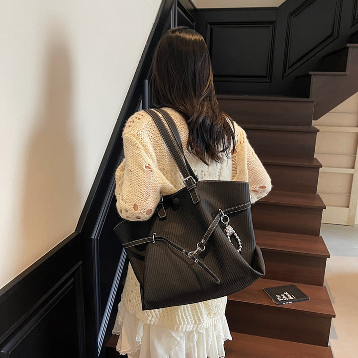 Damen große und geräumige Tragetasche mit trendigen Details Nord Taschen