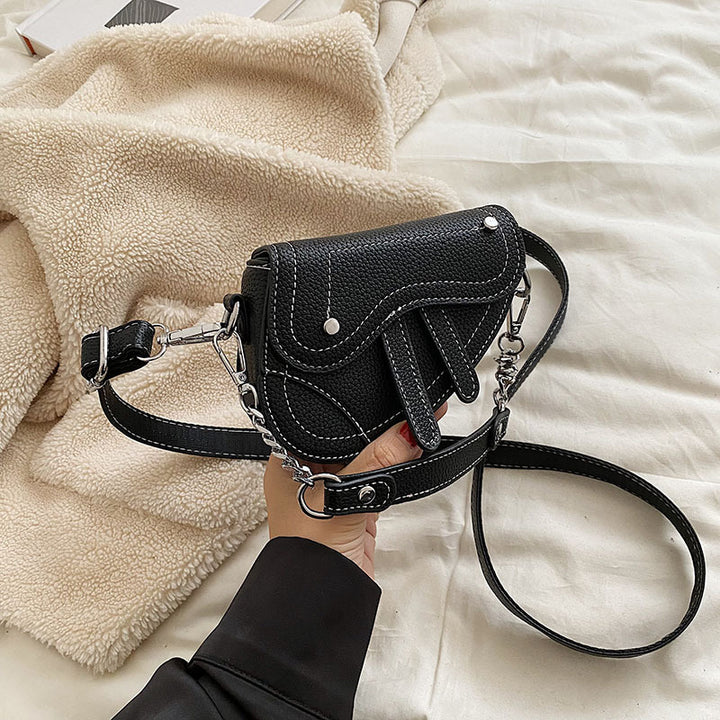 Damen Umhängetasche mit einzigartigem Kettendetail und innovativen Fächern Nord Taschen
