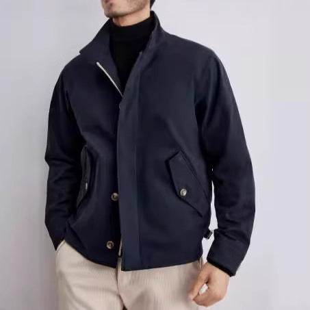 Herren Kurzblouson im Military-Style aus technischem Baumwollmischgewebe mit Stehkragen und verdeckter Reißverschlussblende Nord Taschen