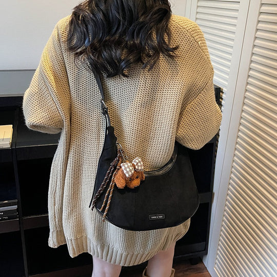 Damen elegante Schultertasche mit süßem Plüschanhänger Nord Taschen