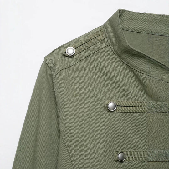 Damen Cropped Offiziersjacke im Military‑Look mit Stehkragen und dekorativen Druckknopfleisten Nord Taschen