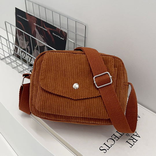 Damen Umhängetasche mit strukturierter Cord-Oberfläche und praktischem Klappenverschluss Nord Taschen