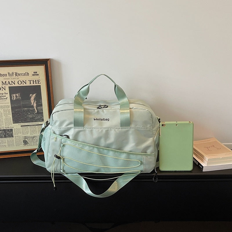Damen Reisetasche mit praktischen Außentaschen und komfortablem Schultergurt Nord Taschen