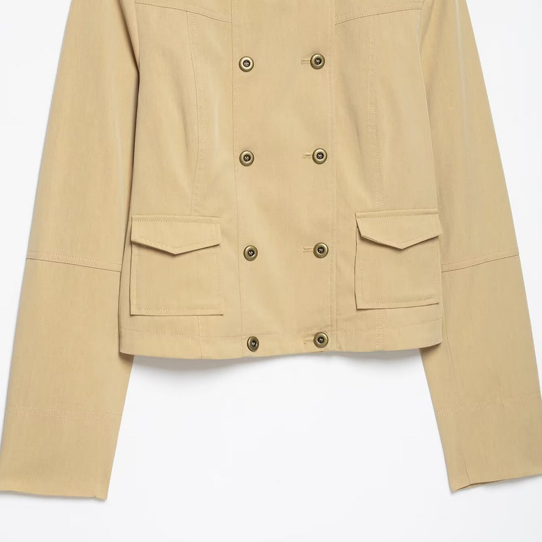 Damen Kurzgeschnittene Doppelreihige Utility-Jacke mit Stehkragen und Pattentaschen Nord Taschen