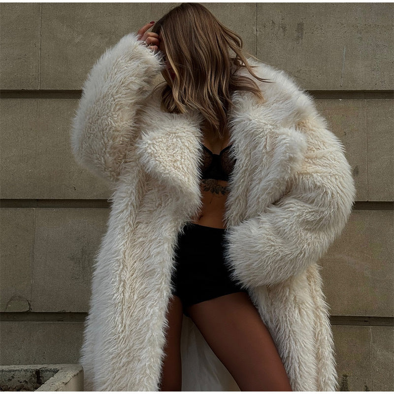 Damen Extravaganter Hochflor-Kunstpelz-Mantel mit Oversize‑Silhouette und tiefem Schalkragen Nord Taschen