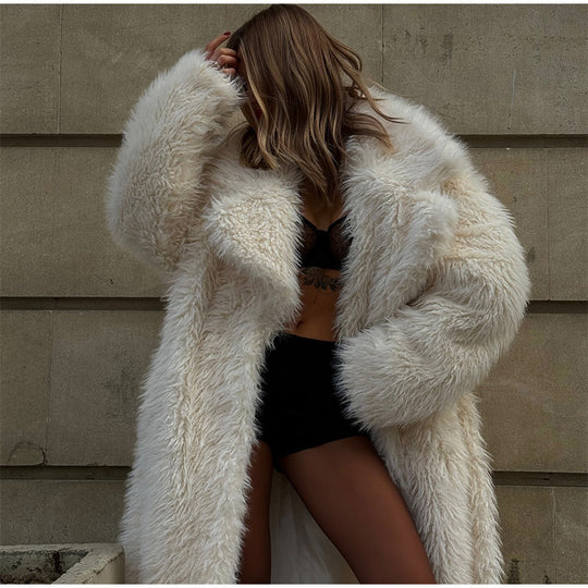 Damen Extravaganter Hochflor-Kunstpelz-Mantel mit Oversize‑Silhouette und tiefem Schalkragen Nord Taschen