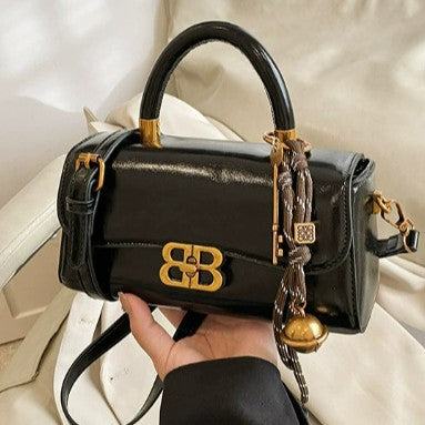 Damen elegante Umhängetasche mit verspieltem Anhänger Nord Taschen