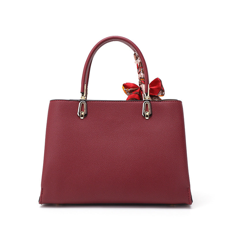 Damen elegante Handtasche mit dekorativem Anhänger Nord Taschen