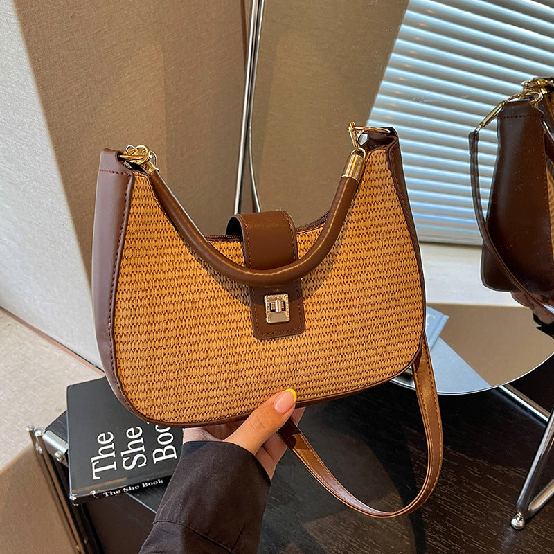 Damen Handtasche mit raffiniertem geflochtenem Design und verspieltem Anhänger Nord Taschen