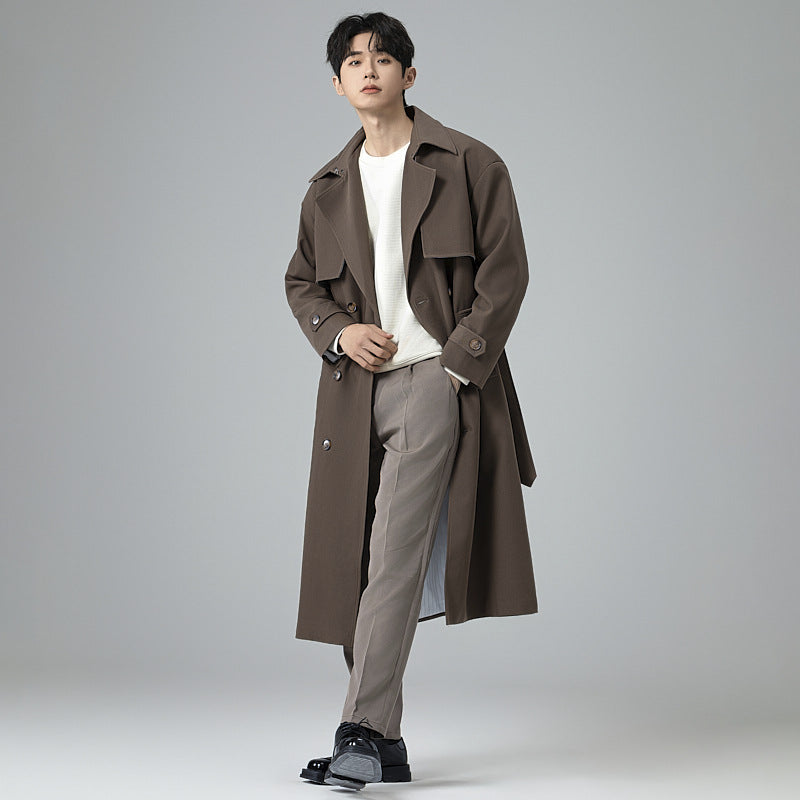 Herren Trenchcoat im minimalistischen Doppelreiher mit breitem Schalkragen und Taillengürtel Nord Taschen